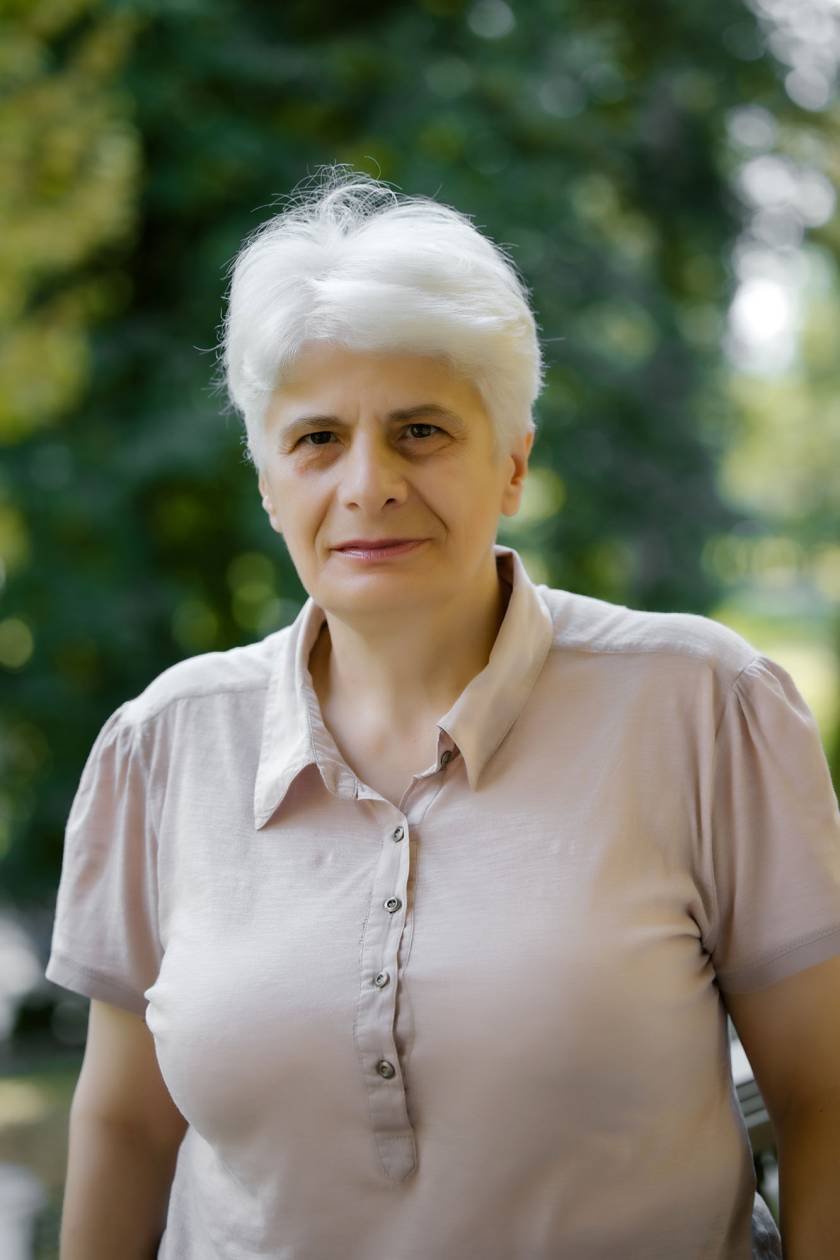 ნანა აბულაძე